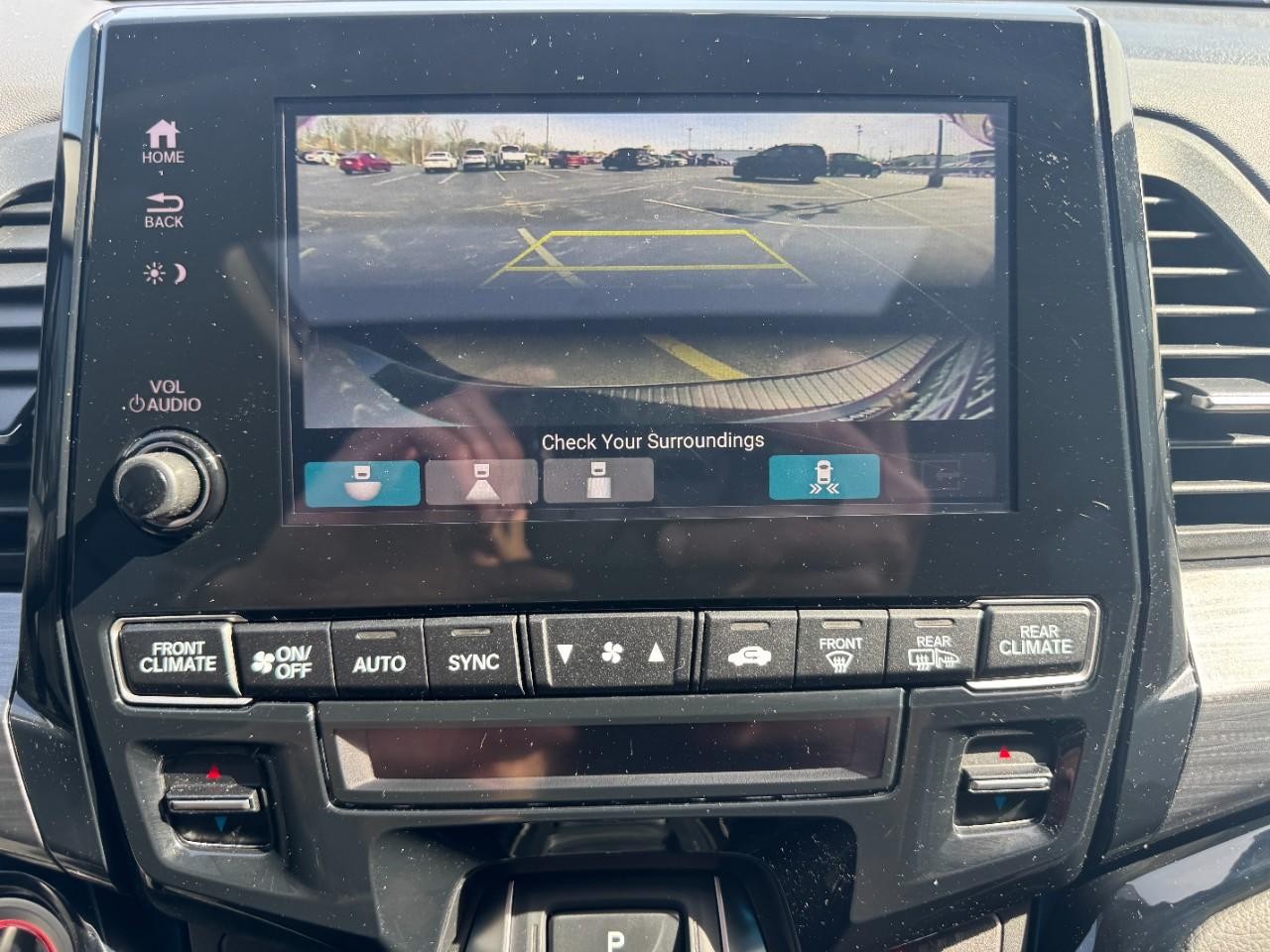 Honda Odyssey Vehicle Full-screen Gallery Image 25