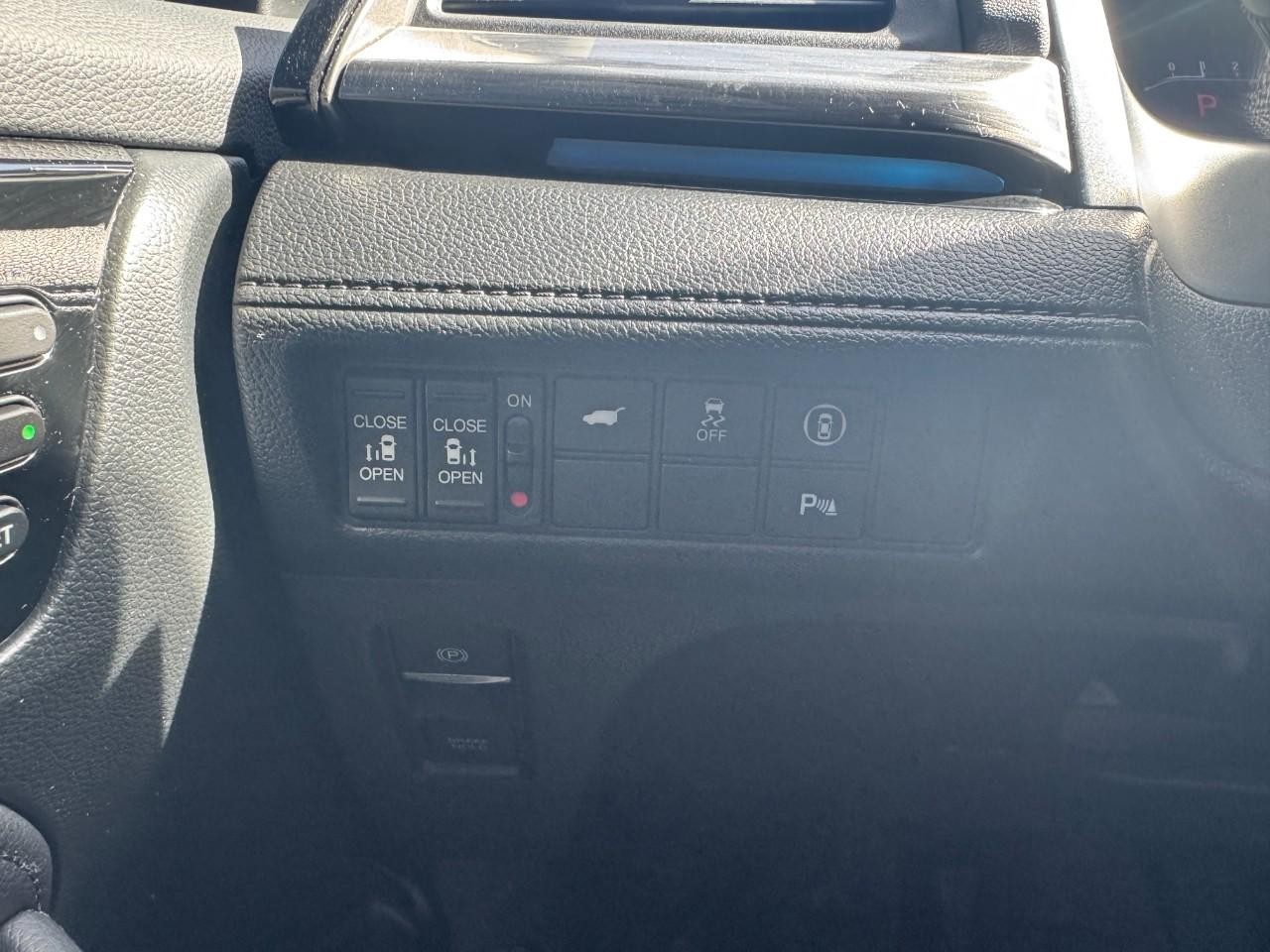 Honda Odyssey Vehicle Full-screen Gallery Image 26