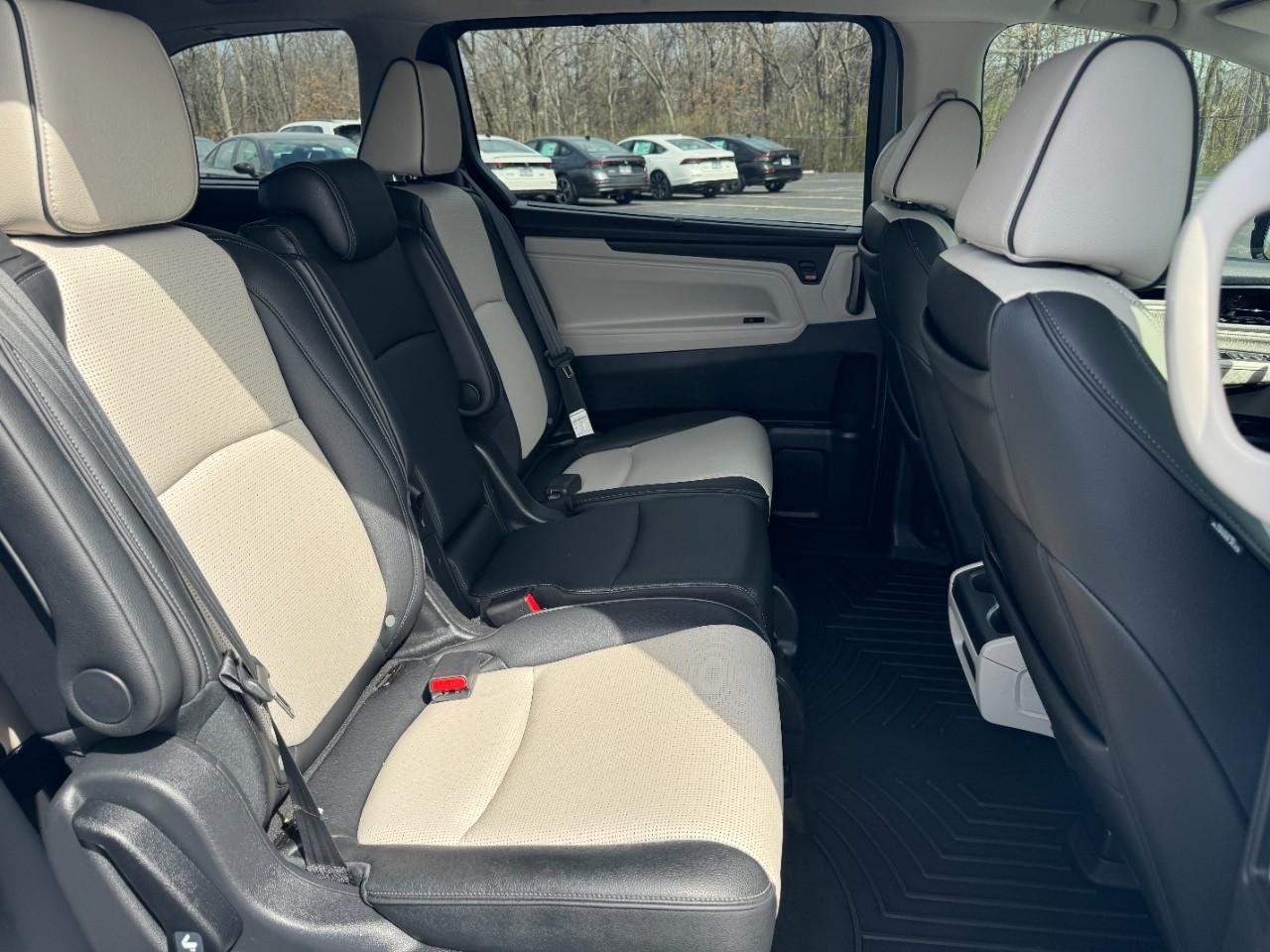 Honda Odyssey Vehicle Full-screen Gallery Image 10