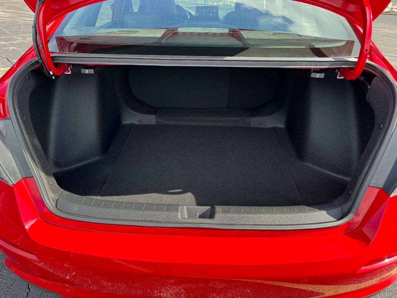 Honda Civic Sedan Hybrid Vehicle Full-screen Gallery Image 04