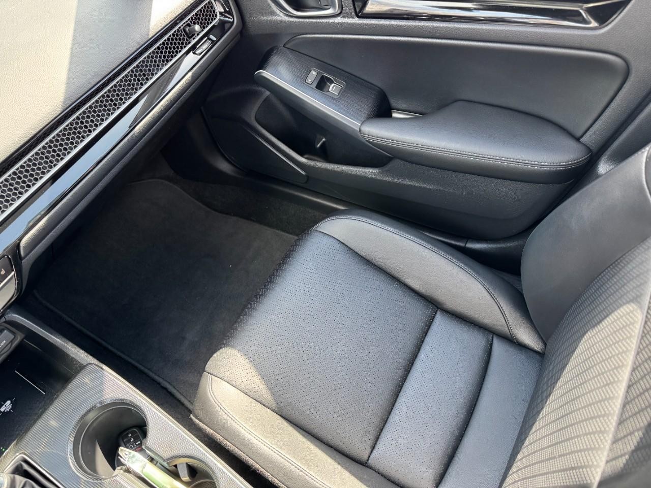 Honda Civic Sedan Hybrid Vehicle Full-screen Gallery Image 15