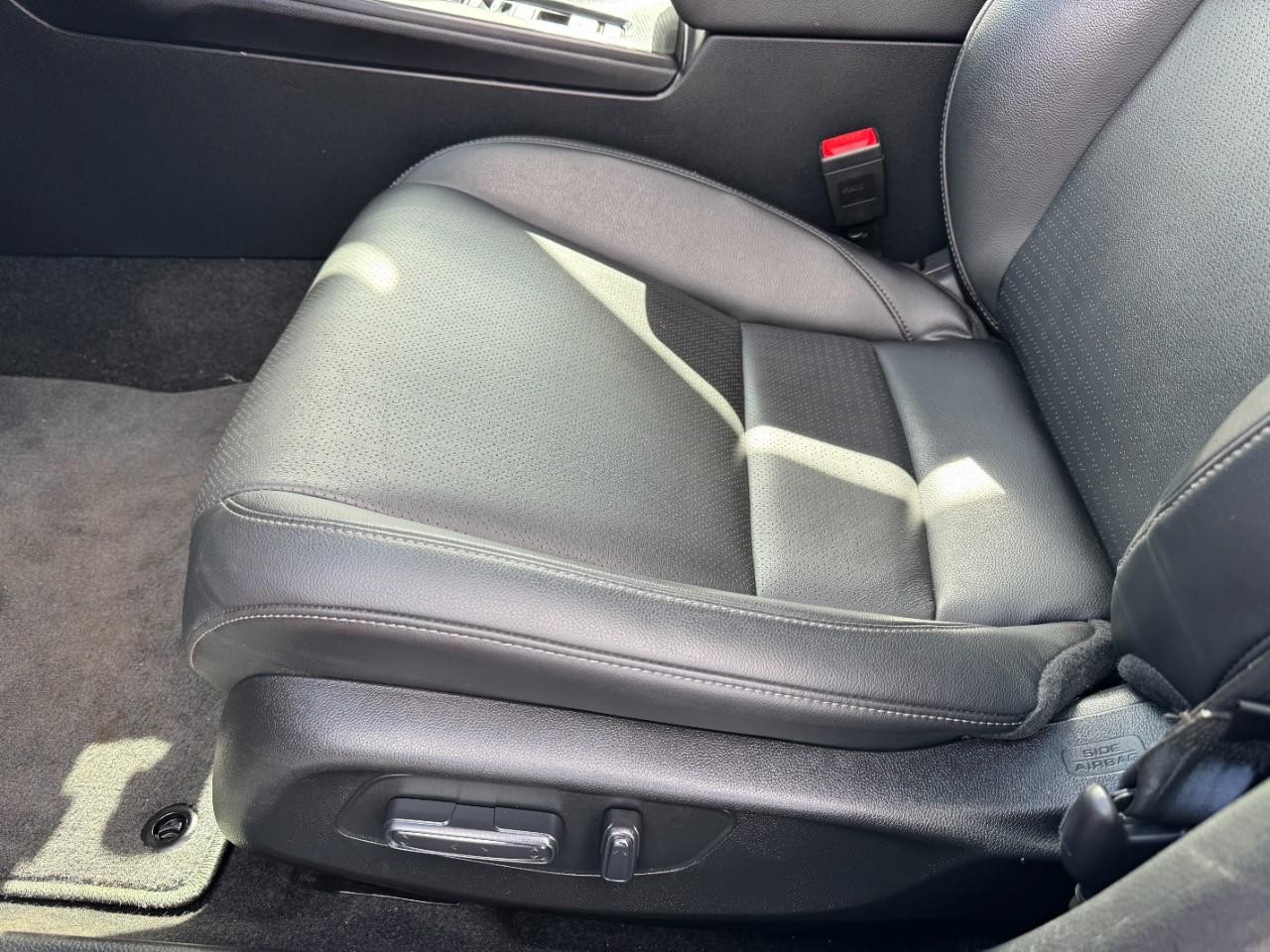 Honda Civic Sedan Hybrid Vehicle Full-screen Gallery Image 16