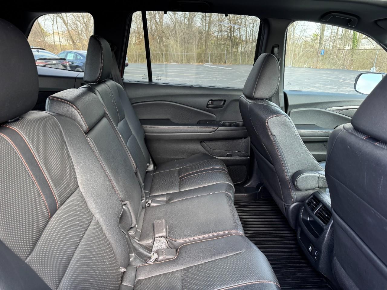 Honda Passport Vehicle Full-screen Gallery Image 10