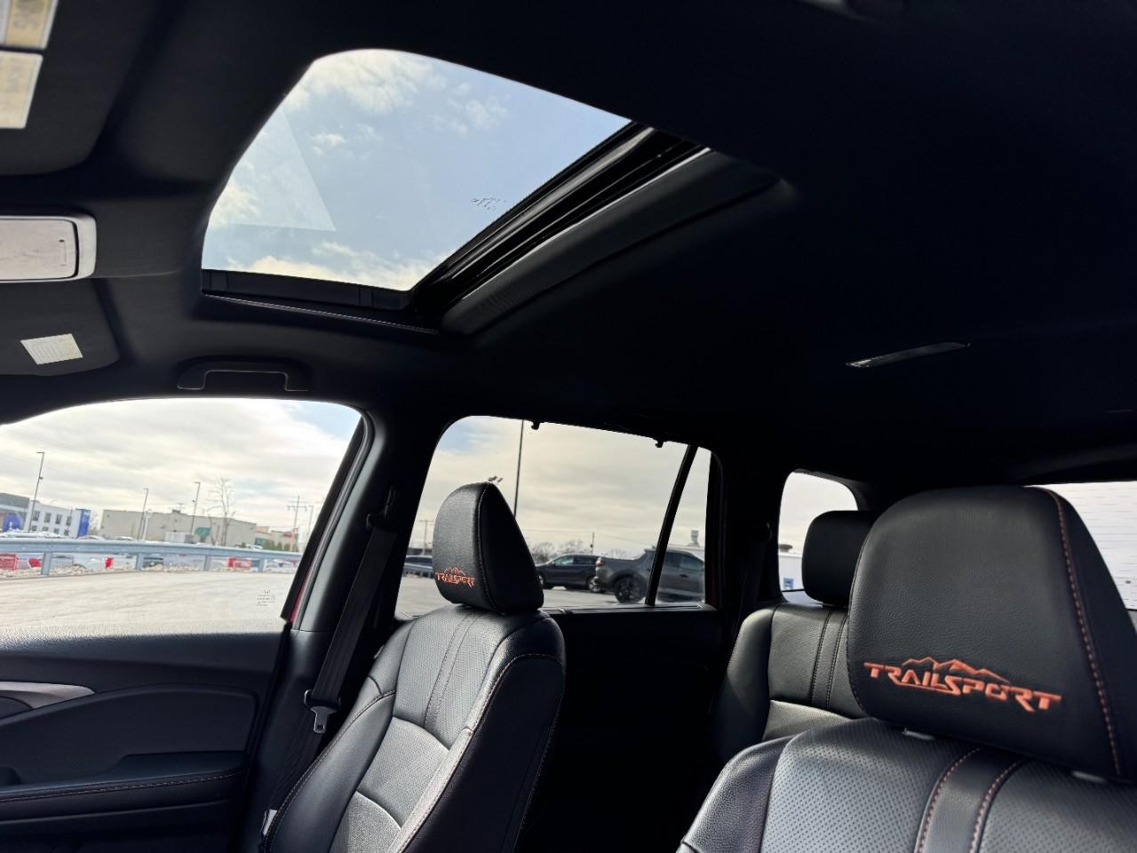 Honda Passport Vehicle Full-screen Gallery Image 17