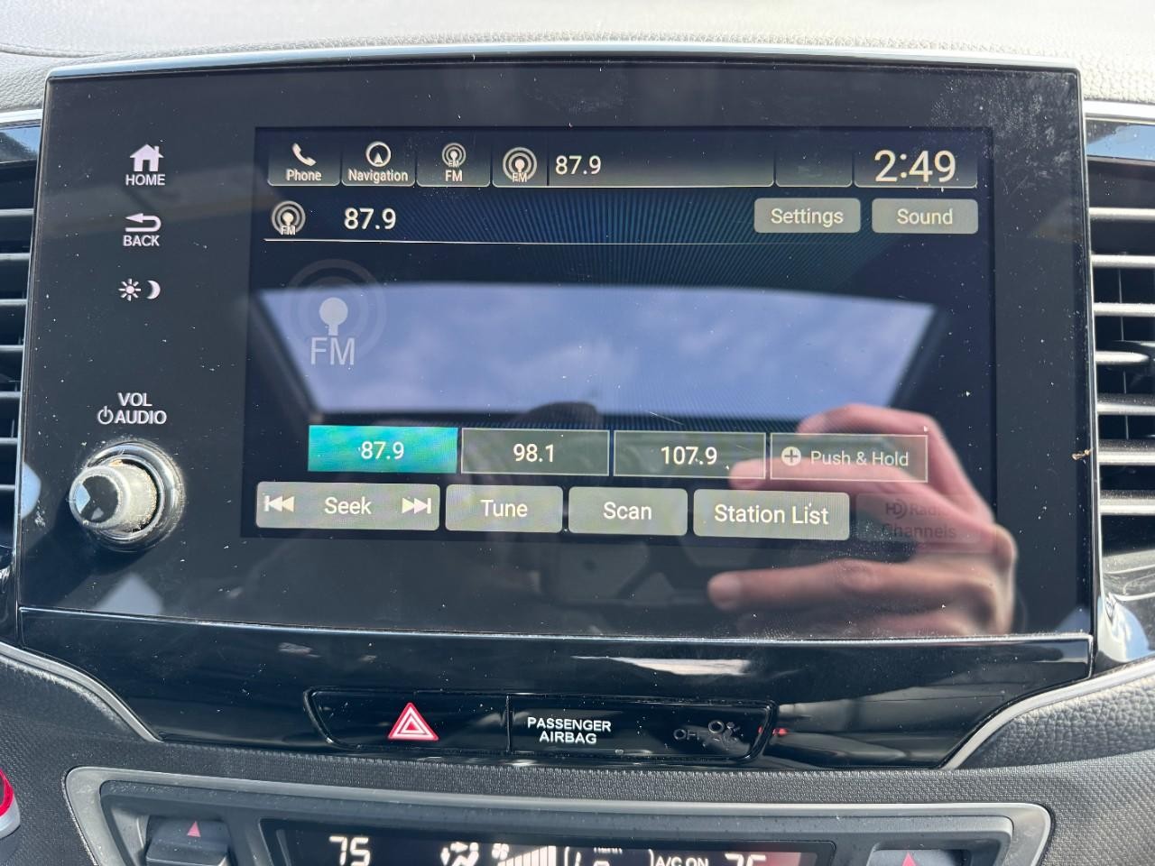 Honda Passport Vehicle Full-screen Gallery Image 27