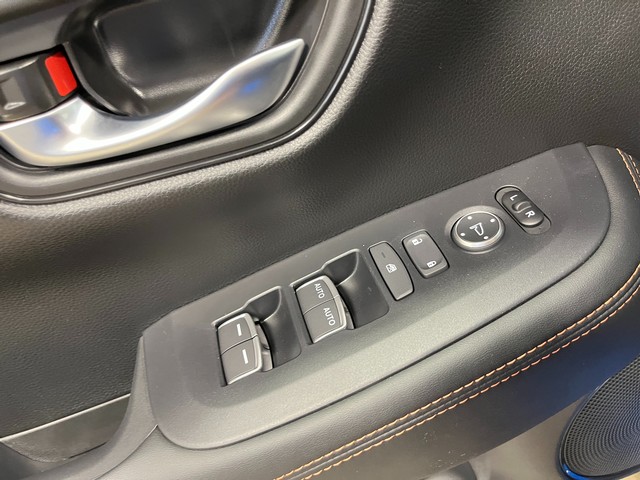 Honda HR-V Vehicle Full-screen Gallery Image 15