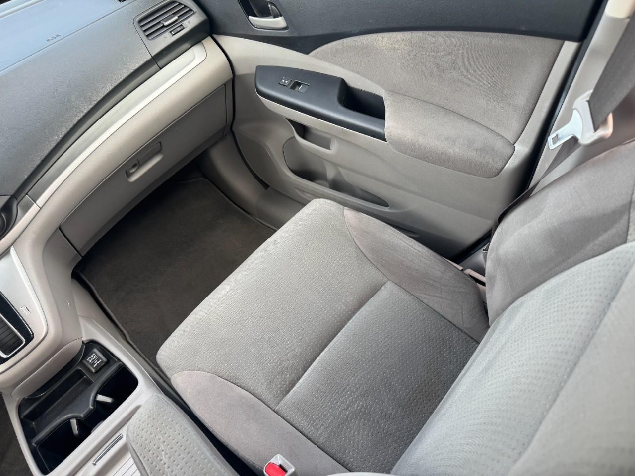 Honda CR-V Vehicle Full-screen Gallery Image 15