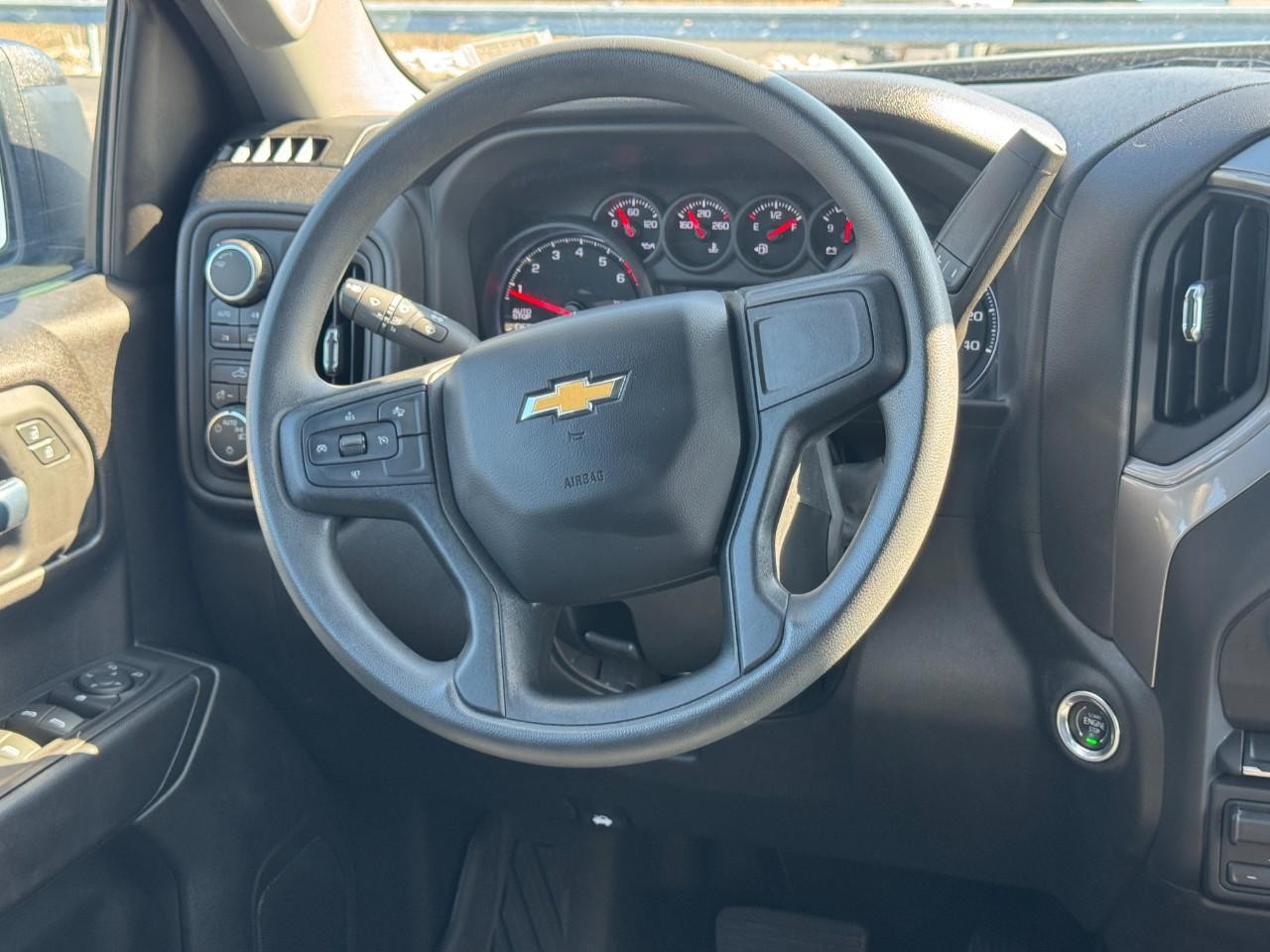 Chevrolet Silverado 1500 Vehicle Full-screen Gallery Image 12