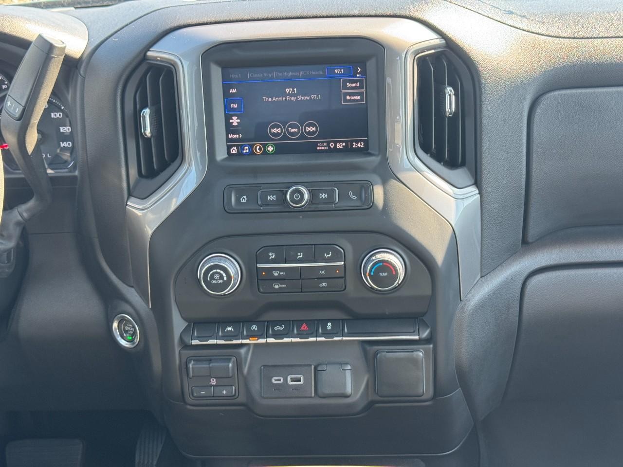 Chevrolet Silverado 1500 Vehicle Full-screen Gallery Image 13