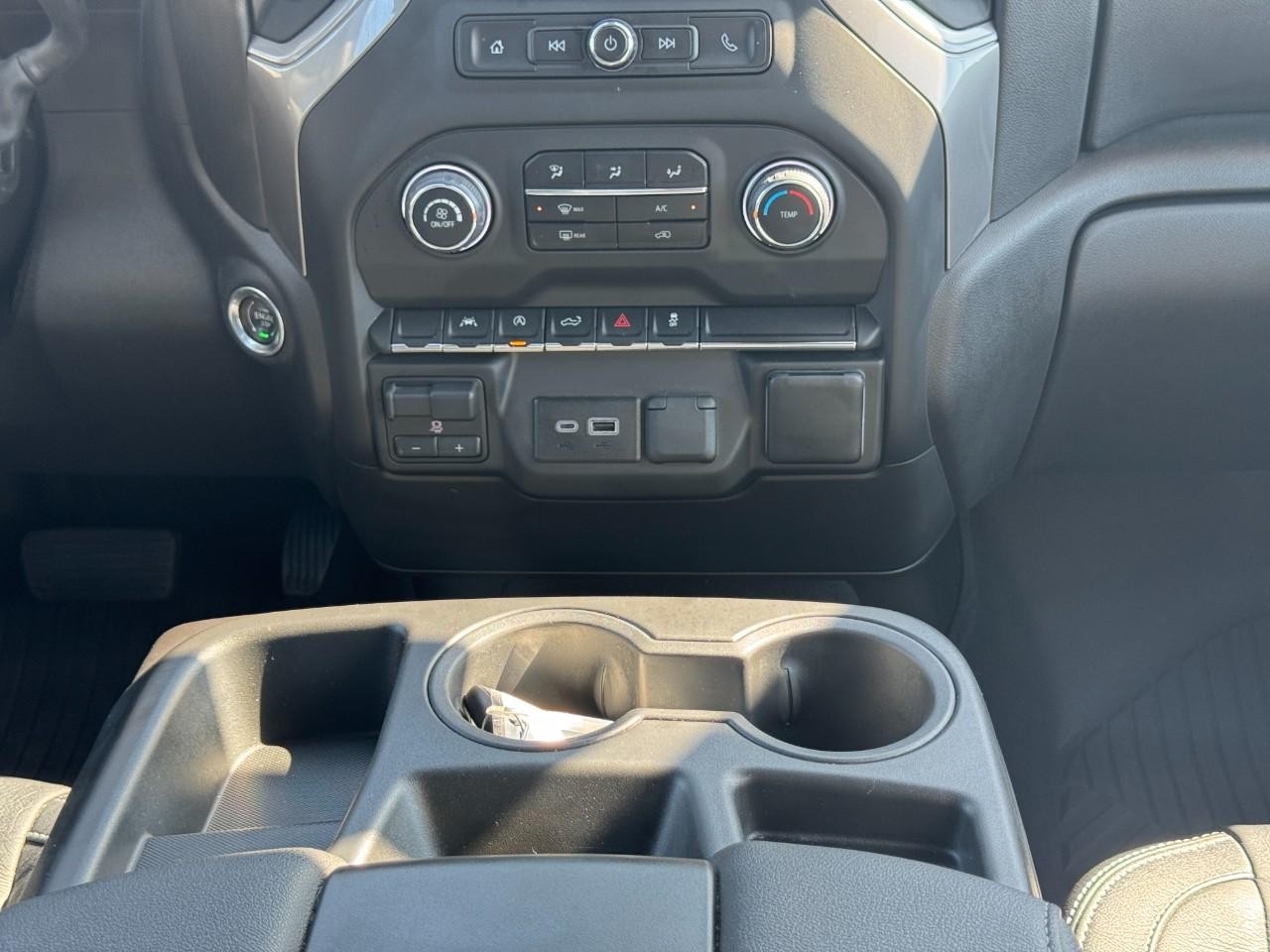 Chevrolet Silverado 1500 Vehicle Full-screen Gallery Image 14