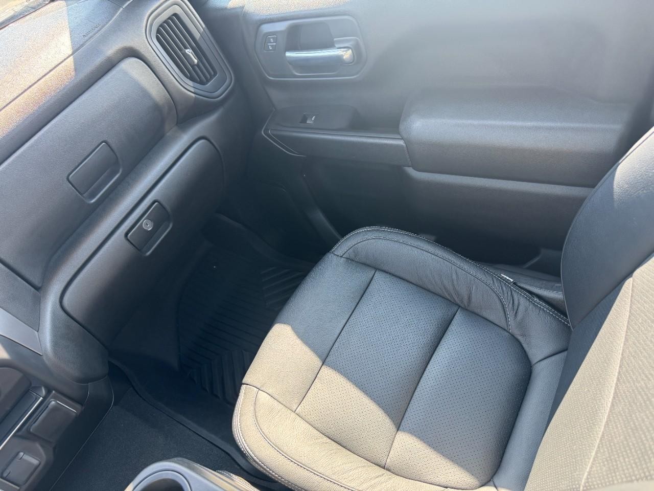 Chevrolet Silverado 1500 Vehicle Full-screen Gallery Image 15