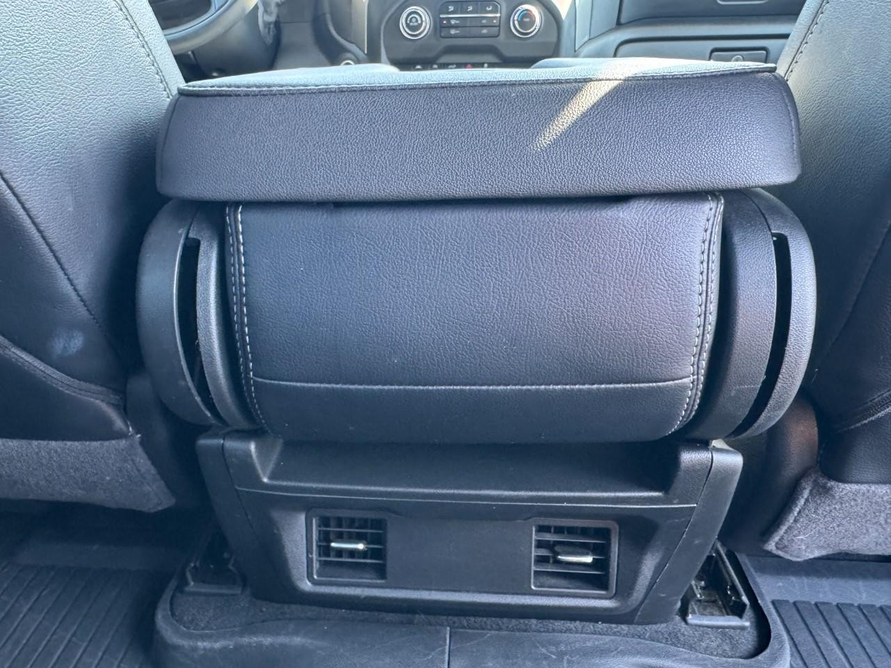 Chevrolet Silverado 1500 Vehicle Full-screen Gallery Image 16