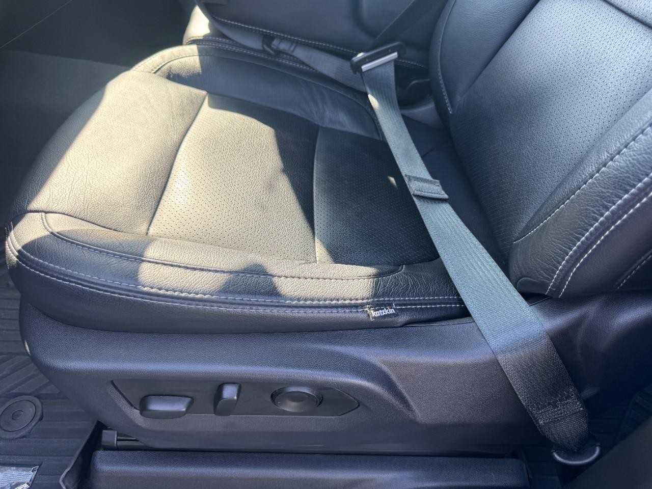 Chevrolet Silverado 1500 Vehicle Full-screen Gallery Image 18