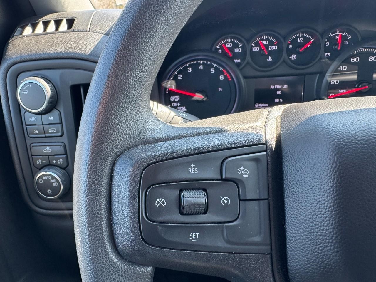 Chevrolet Silverado 1500 Vehicle Full-screen Gallery Image 20