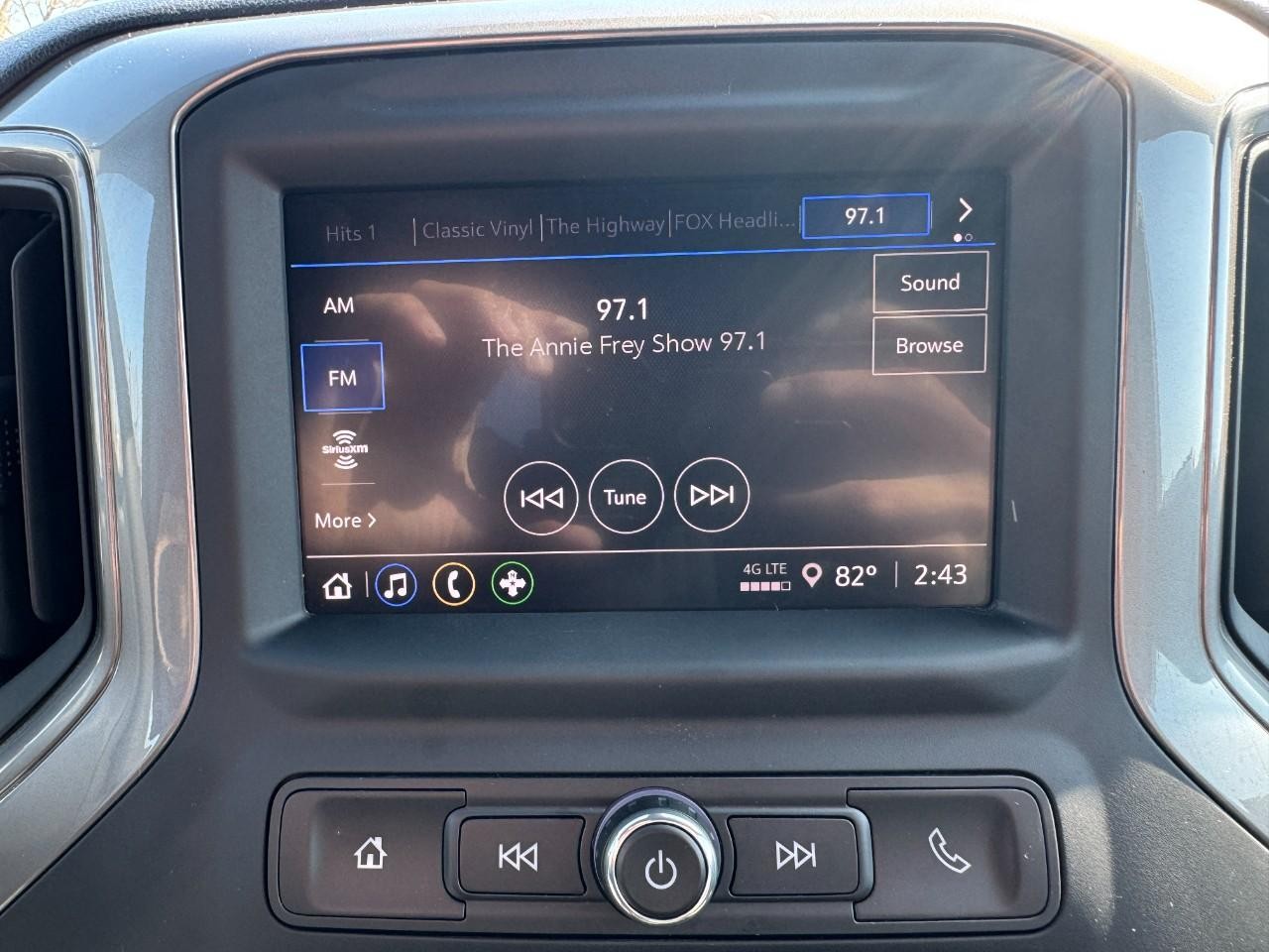 Chevrolet Silverado 1500 Vehicle Full-screen Gallery Image 23