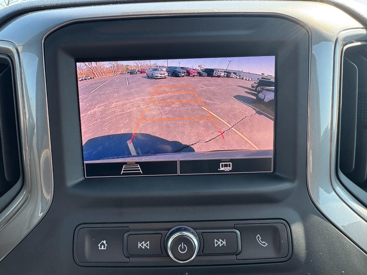 Chevrolet Silverado 1500 Vehicle Full-screen Gallery Image 24