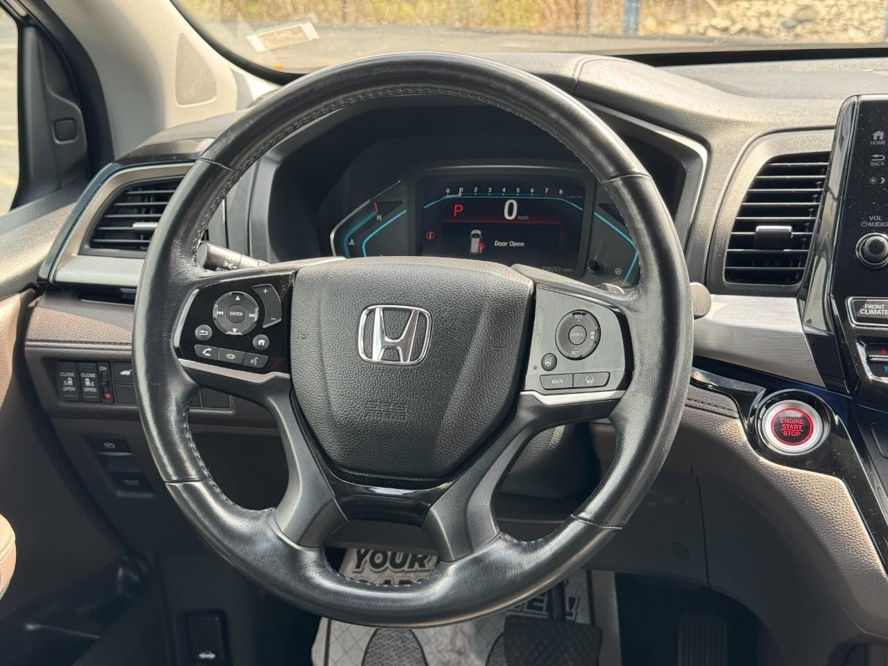 Honda Odyssey Vehicle Full-screen Gallery Image 12