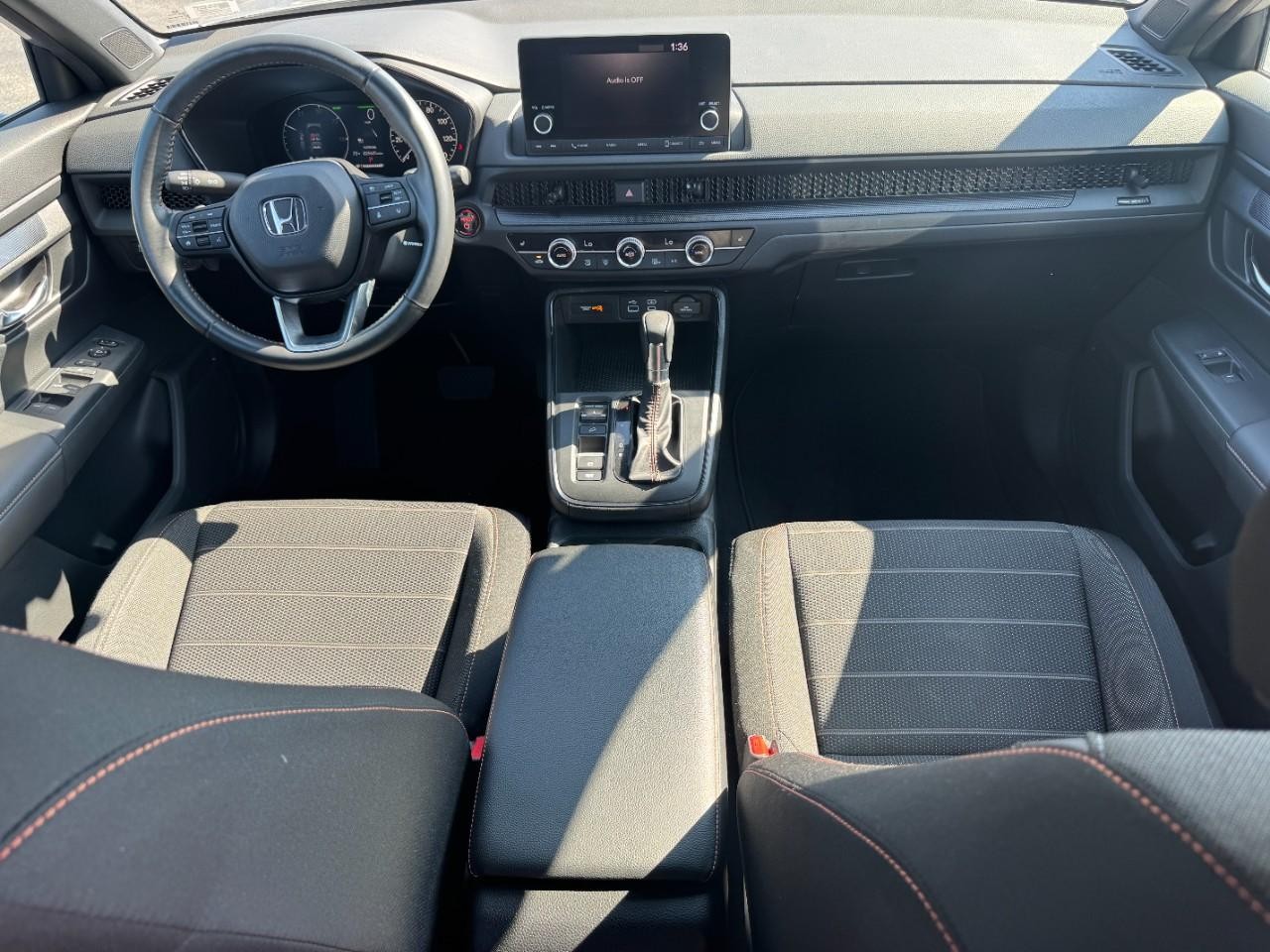 Honda CR-V Hybrid Vehicle Full-screen Gallery Image 11