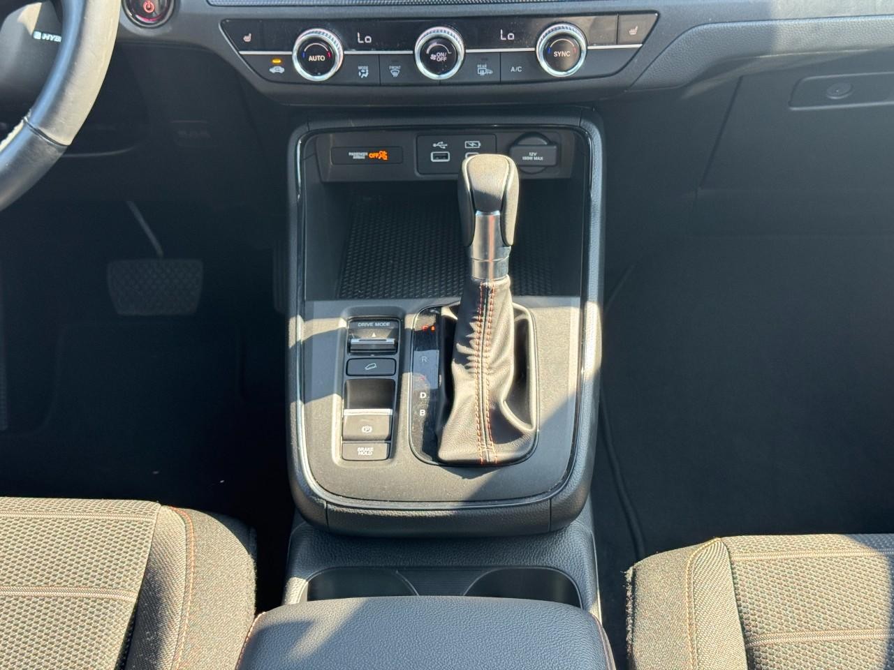 Honda CR-V Hybrid Vehicle Full-screen Gallery Image 14