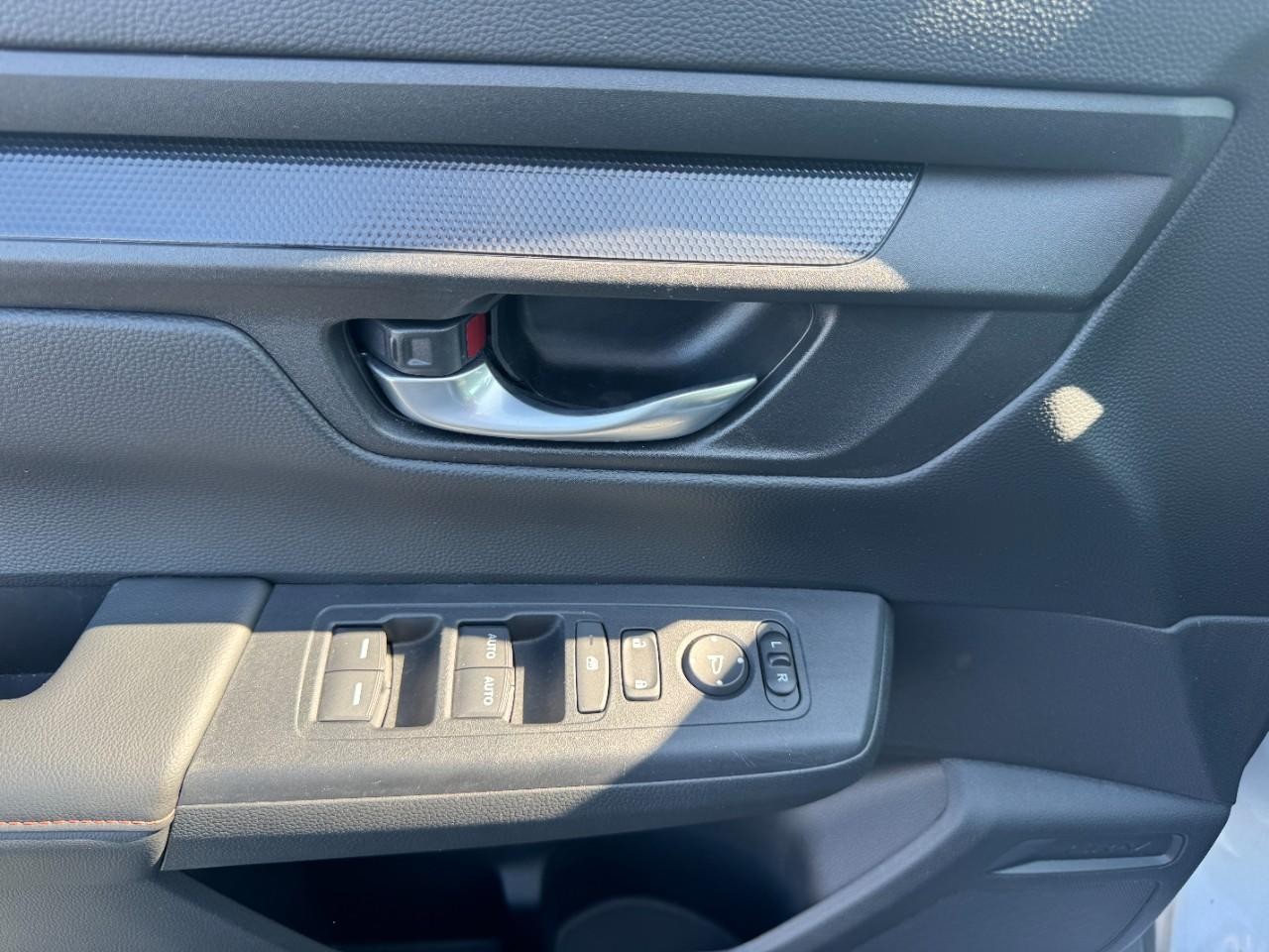 Honda CR-V Hybrid Vehicle Full-screen Gallery Image 20