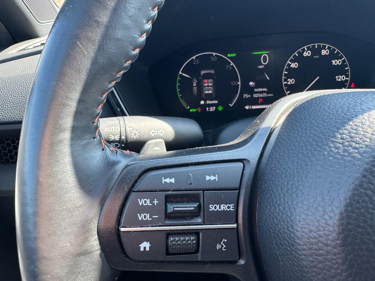 Honda CR-V Hybrid Vehicle Full-screen Gallery Image 21