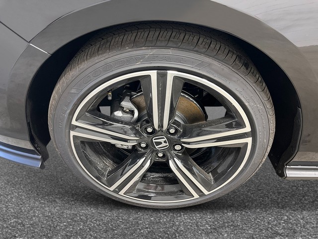 Honda Accord Sedan Vehicle Full-screen Gallery Image 11