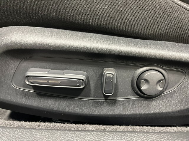 Honda Accord Sedan Vehicle Full-screen Gallery Image 15