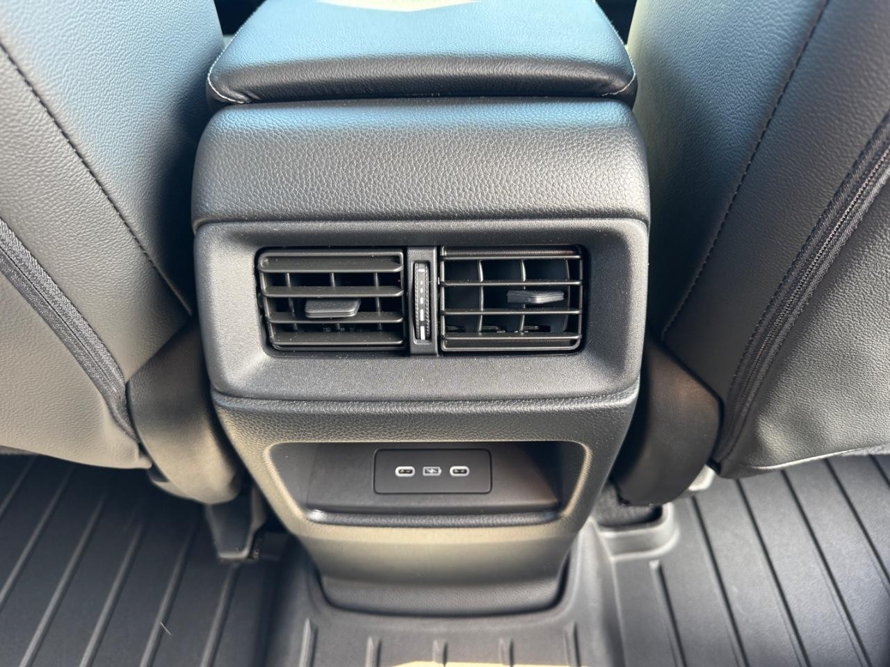 Honda CR-V Vehicle Full-screen Gallery Image 19