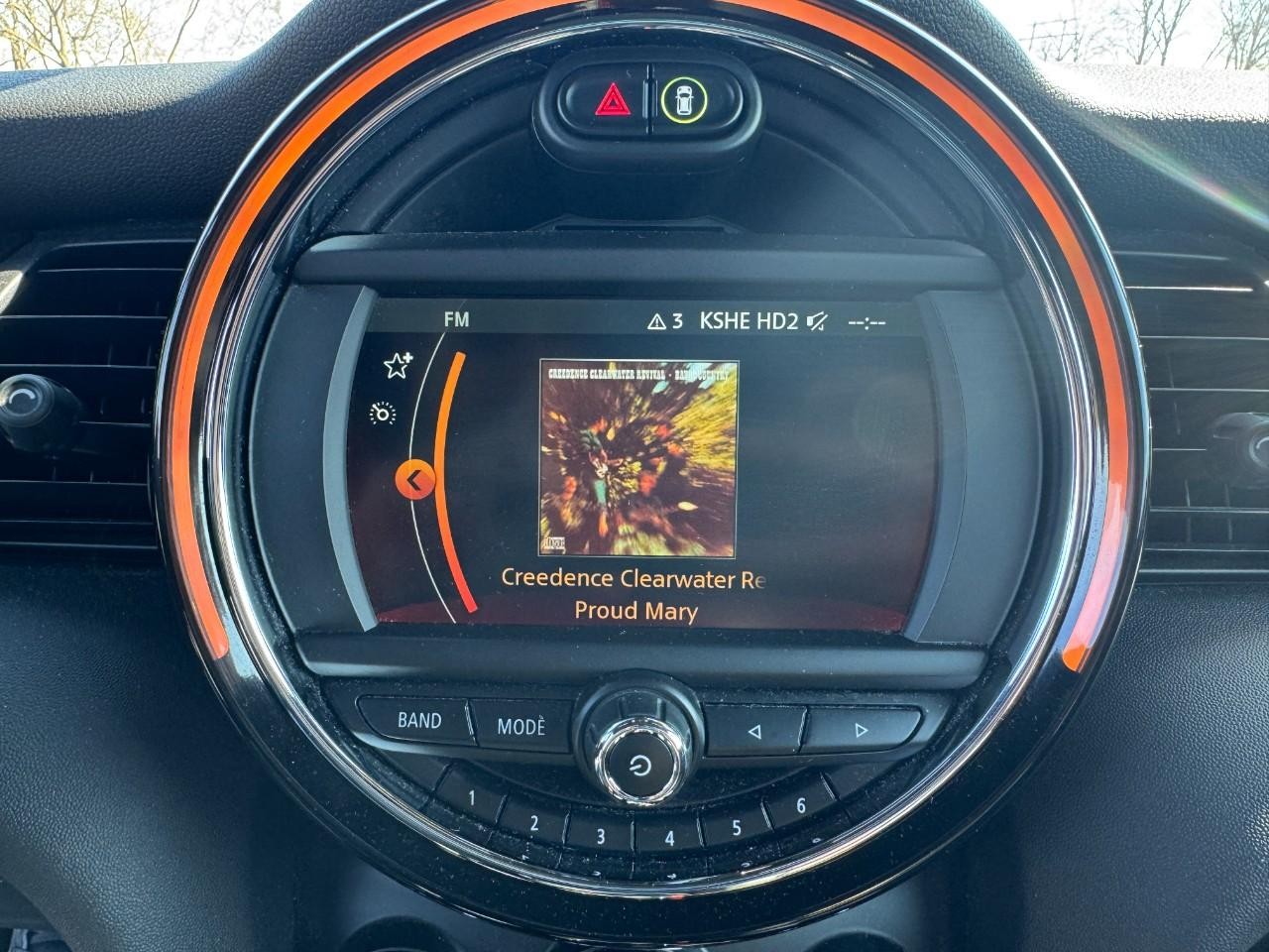 MINI Hardtop 2 Door Vehicle Full-screen Gallery Image 18