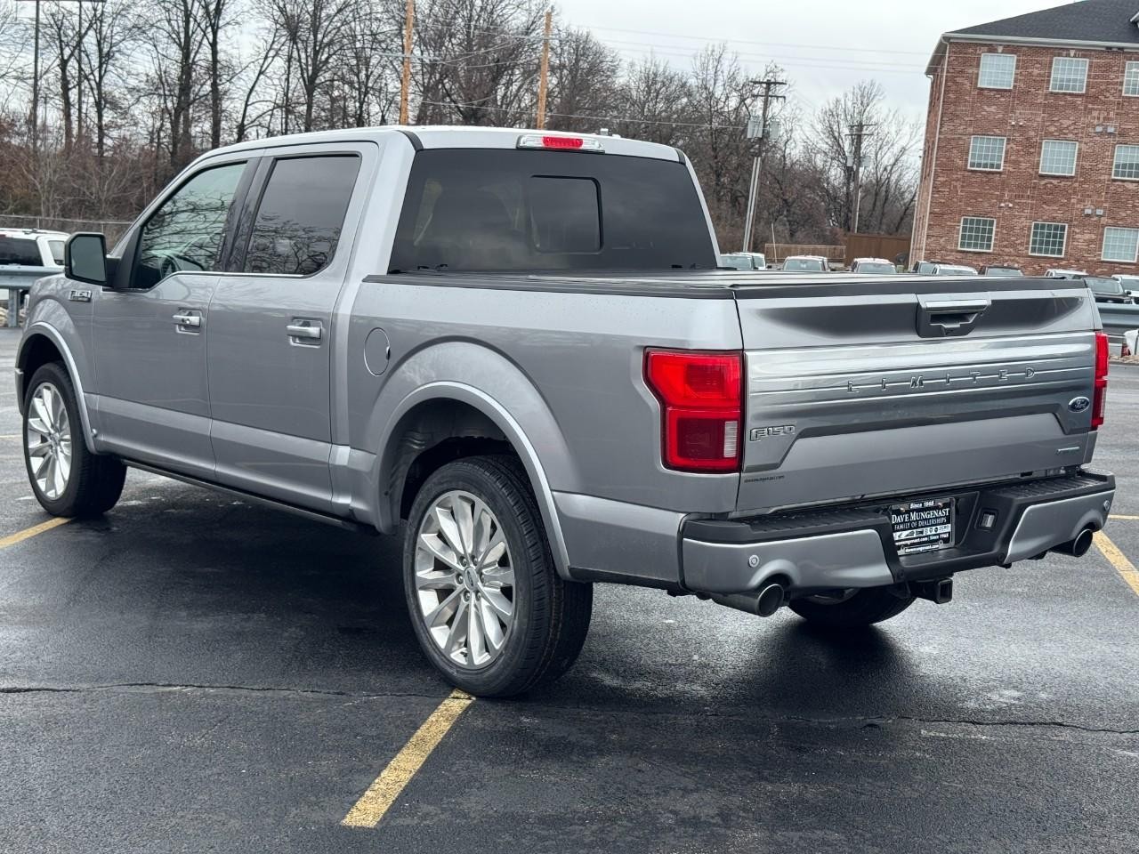 Ford F-150 Vehicle Full-screen Gallery Image 06