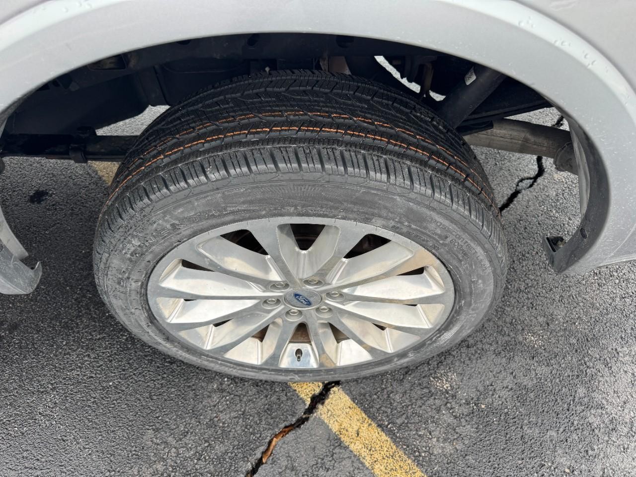 Ford F-150 Vehicle Full-screen Gallery Image 07