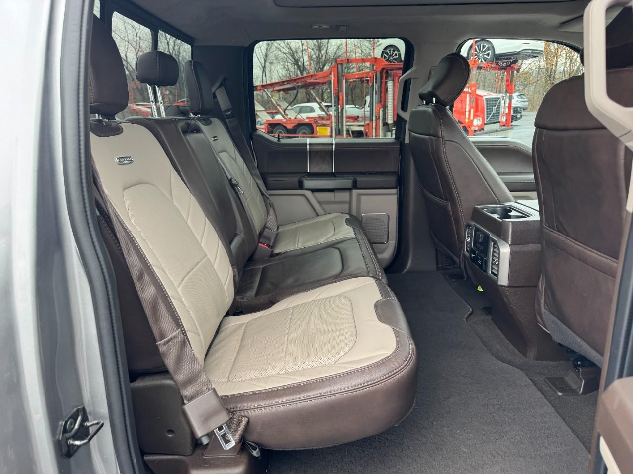 Ford F-150 Vehicle Full-screen Gallery Image 10