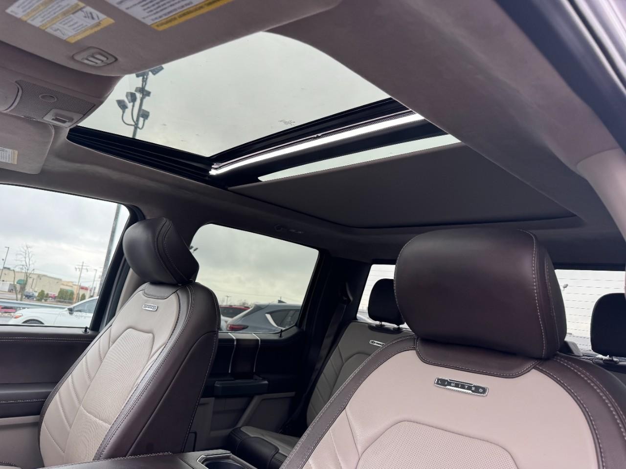 Ford F-150 Vehicle Full-screen Gallery Image 19