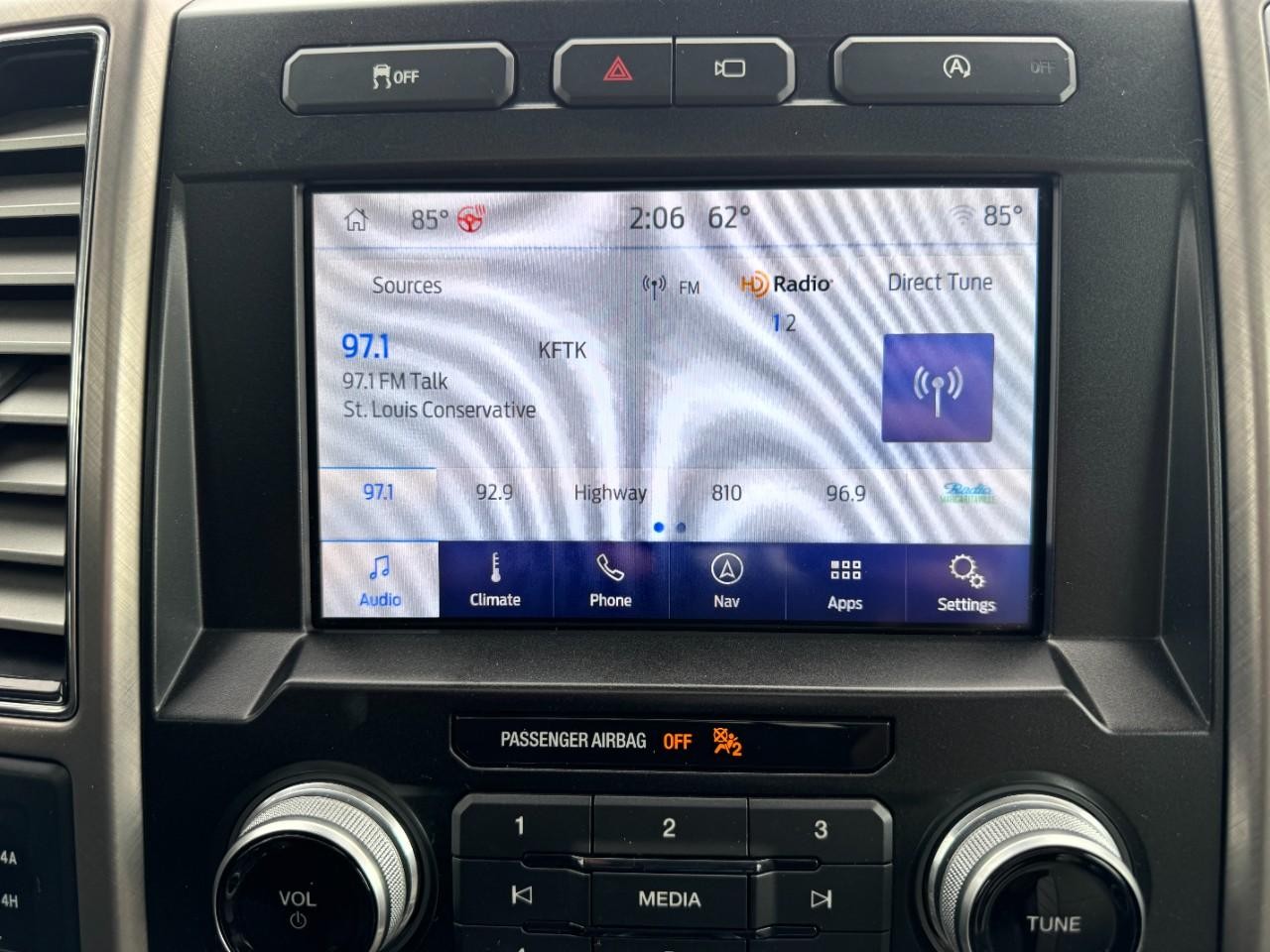 Ford F-150 Vehicle Full-screen Gallery Image 24