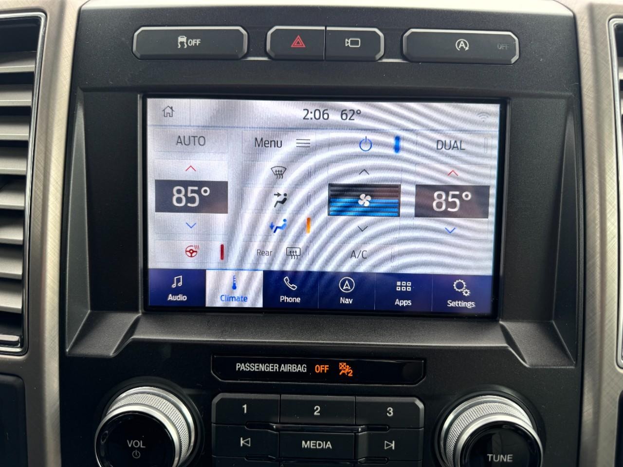 Ford F-150 Vehicle Full-screen Gallery Image 25