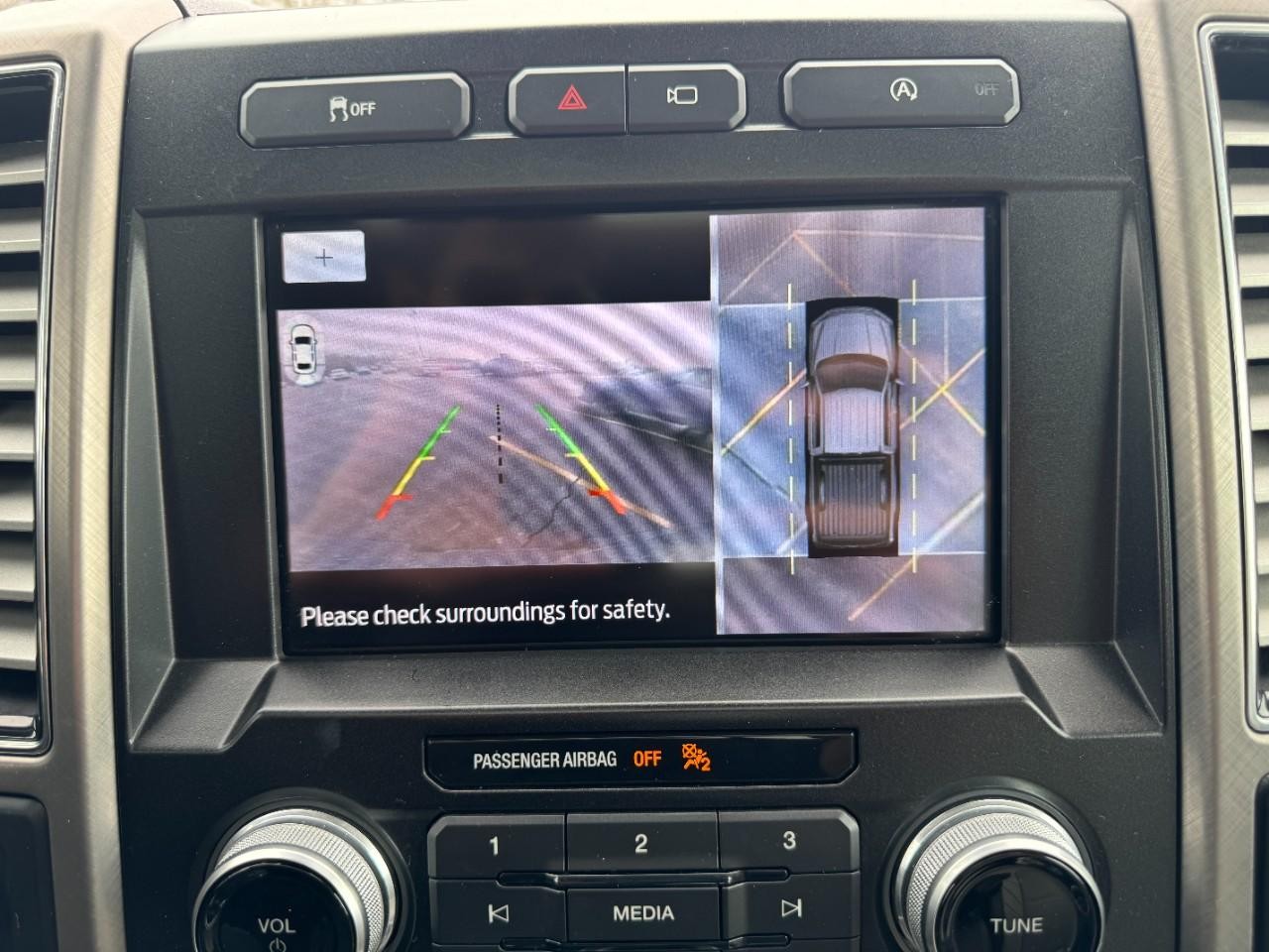 Ford F-150 Vehicle Full-screen Gallery Image 26