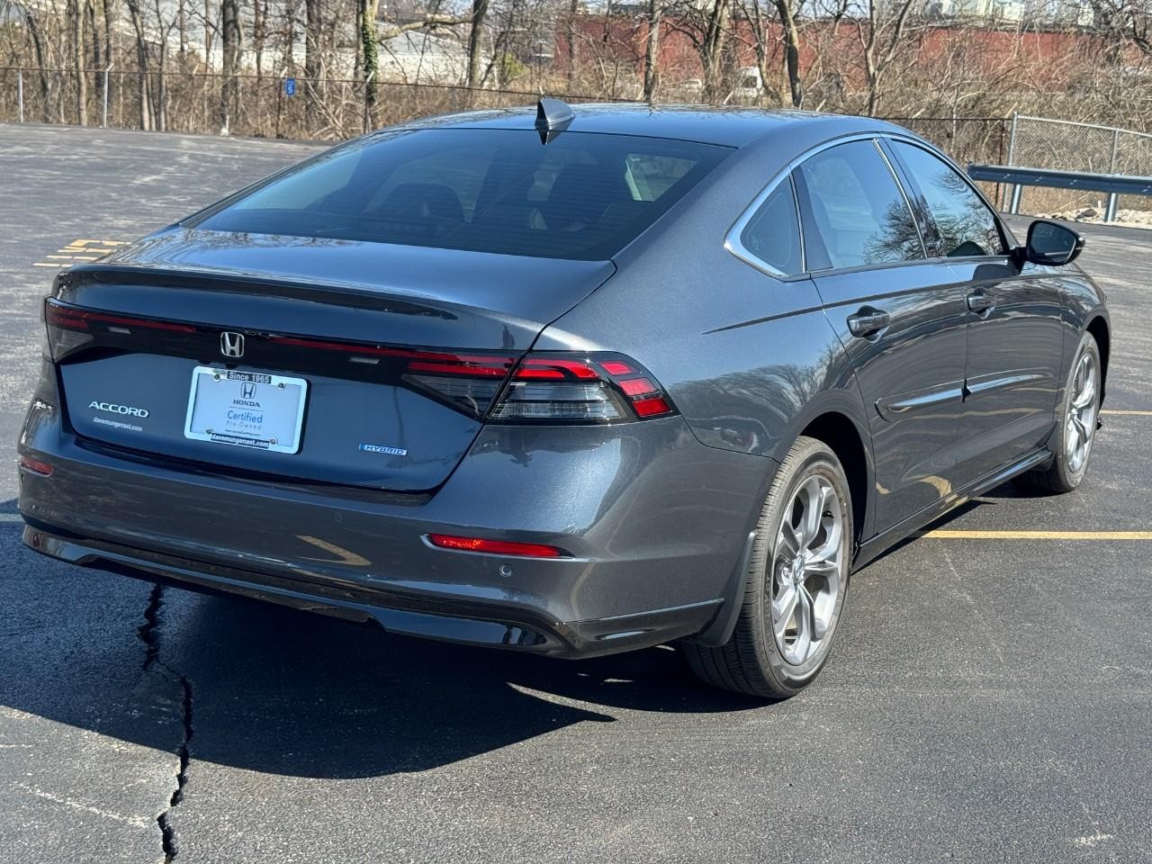 Honda Accord Hybrid Vehicle Full-screen Gallery Image 03