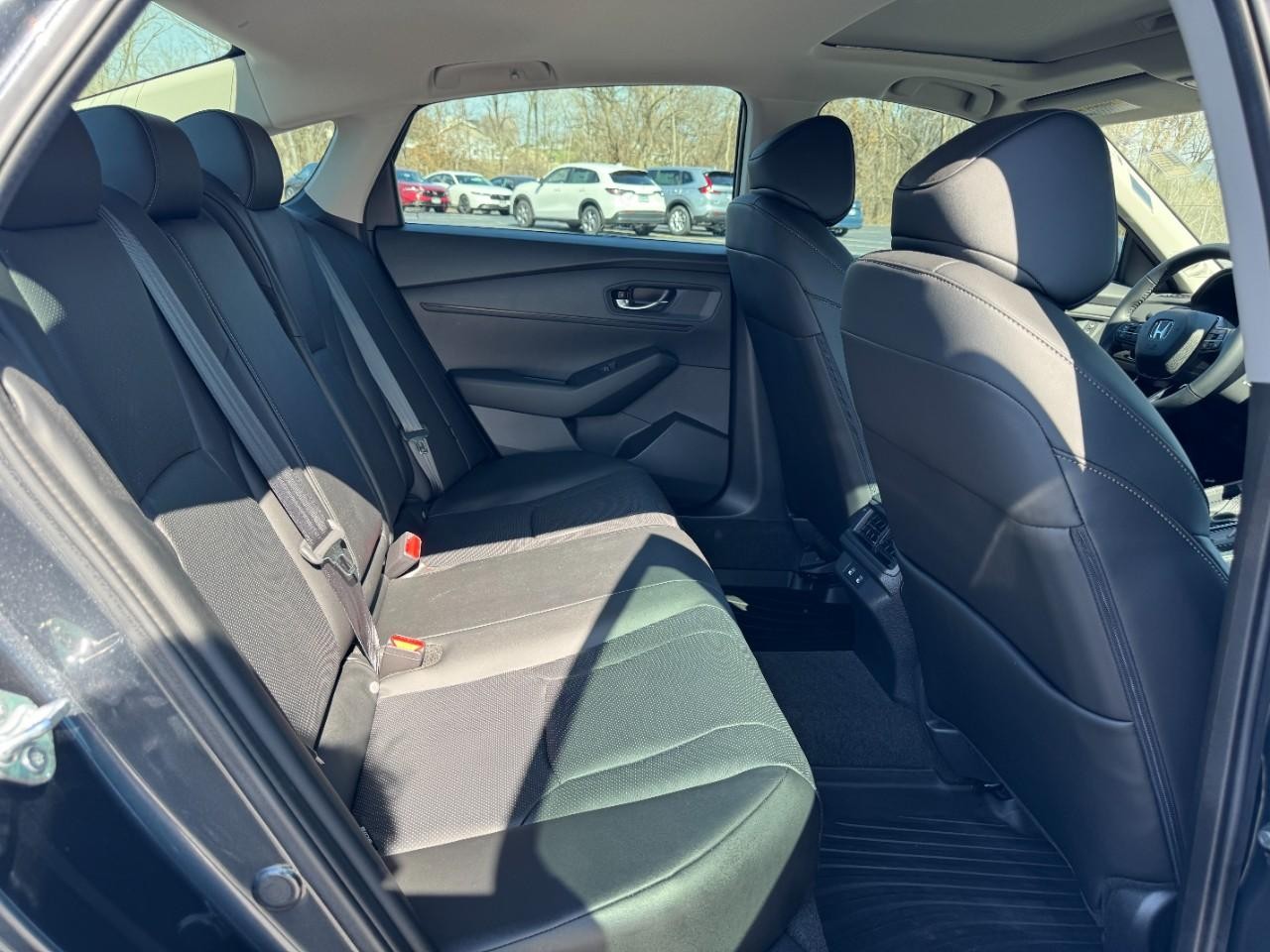 Honda Accord Hybrid Vehicle Full-screen Gallery Image 10