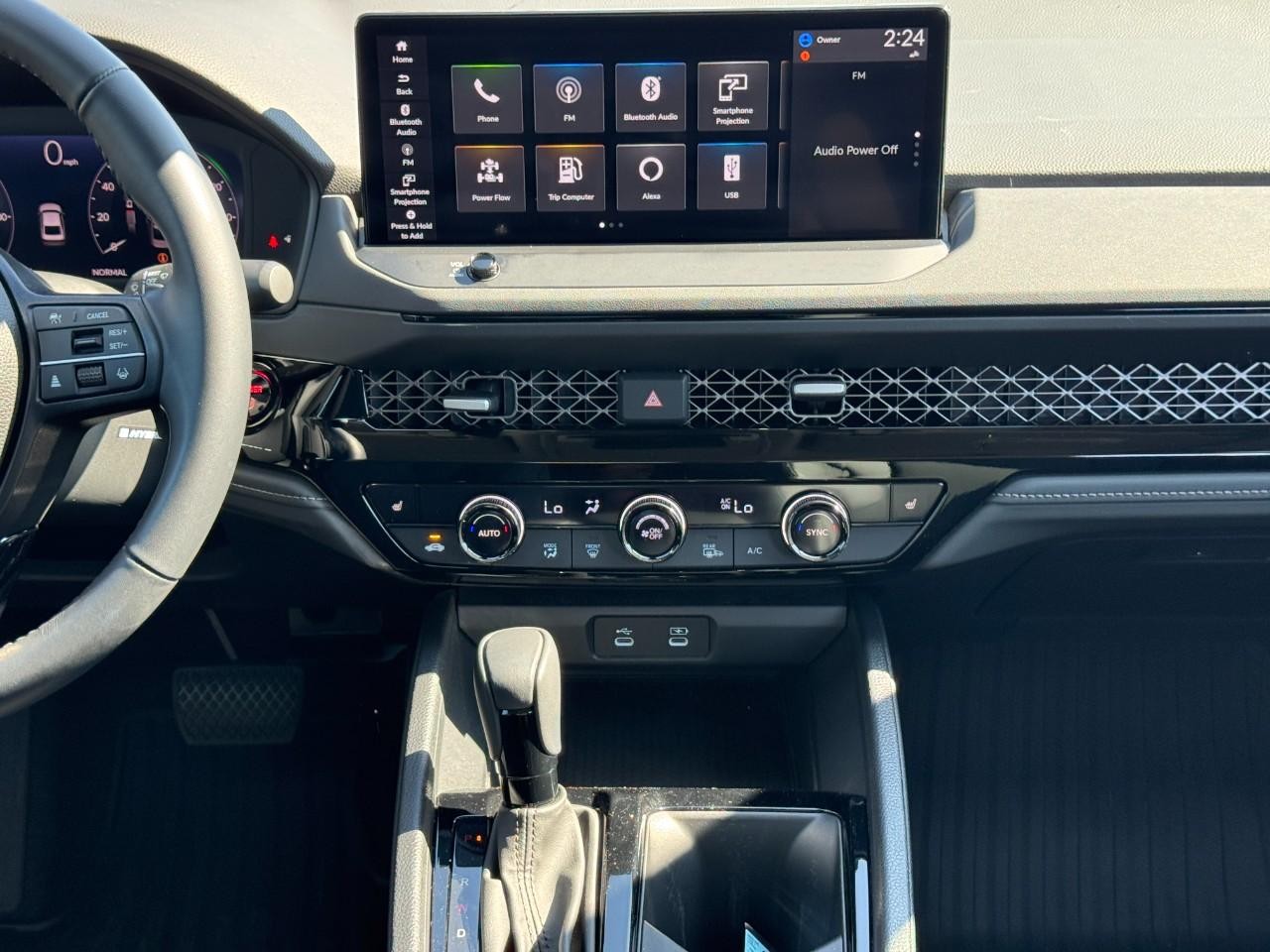 Honda Accord Hybrid Vehicle Full-screen Gallery Image 13