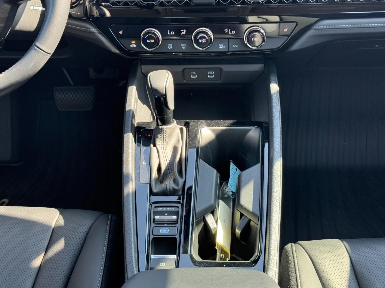 Honda Accord Hybrid Vehicle Full-screen Gallery Image 14