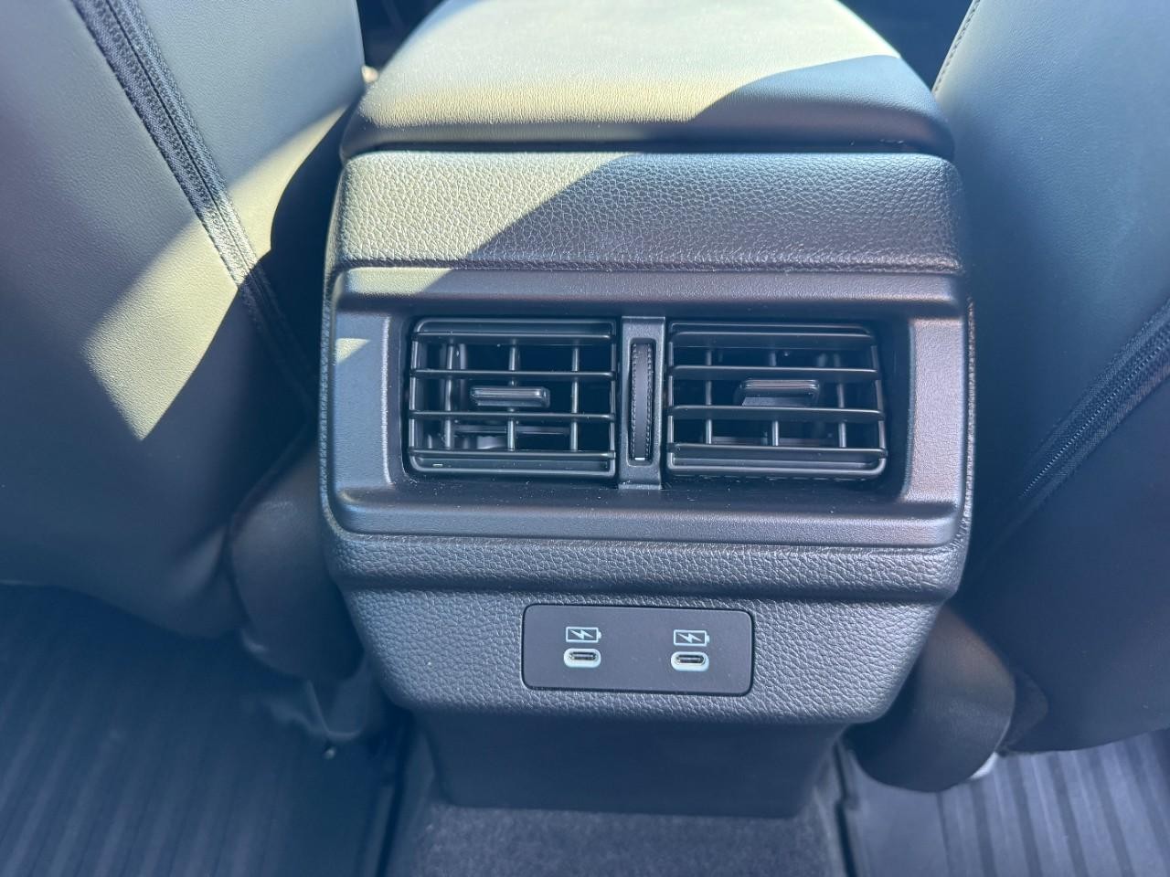 Honda Accord Hybrid Vehicle Full-screen Gallery Image 16