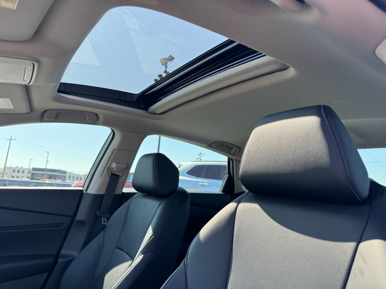 Honda Accord Hybrid Vehicle Full-screen Gallery Image 19