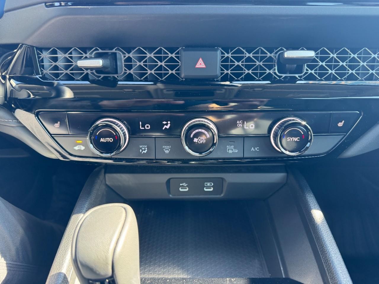 Honda Accord Hybrid Vehicle Full-screen Gallery Image 24