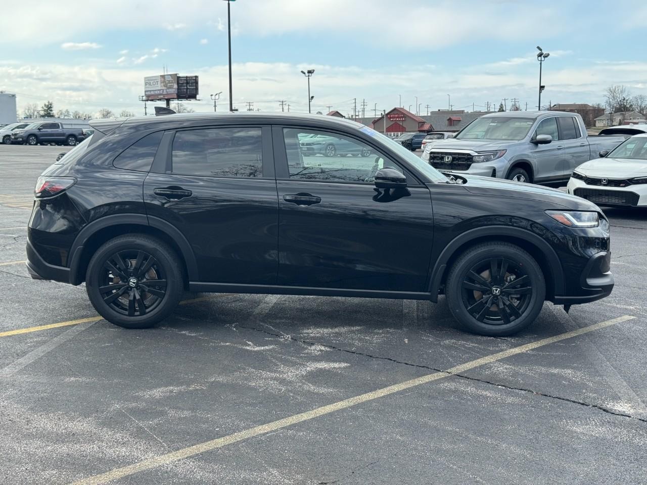 Honda HR-V Vehicle Full-screen Gallery Image 02