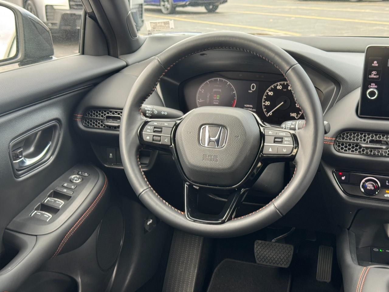 Honda HR-V Vehicle Full-screen Gallery Image 12