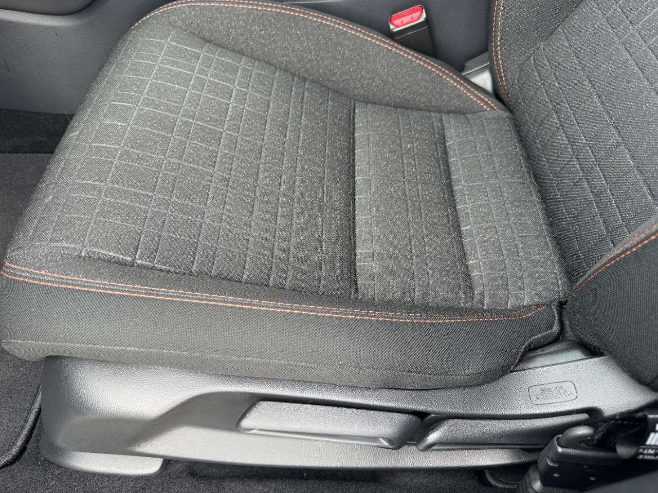 Honda HR-V Vehicle Full-screen Gallery Image 16