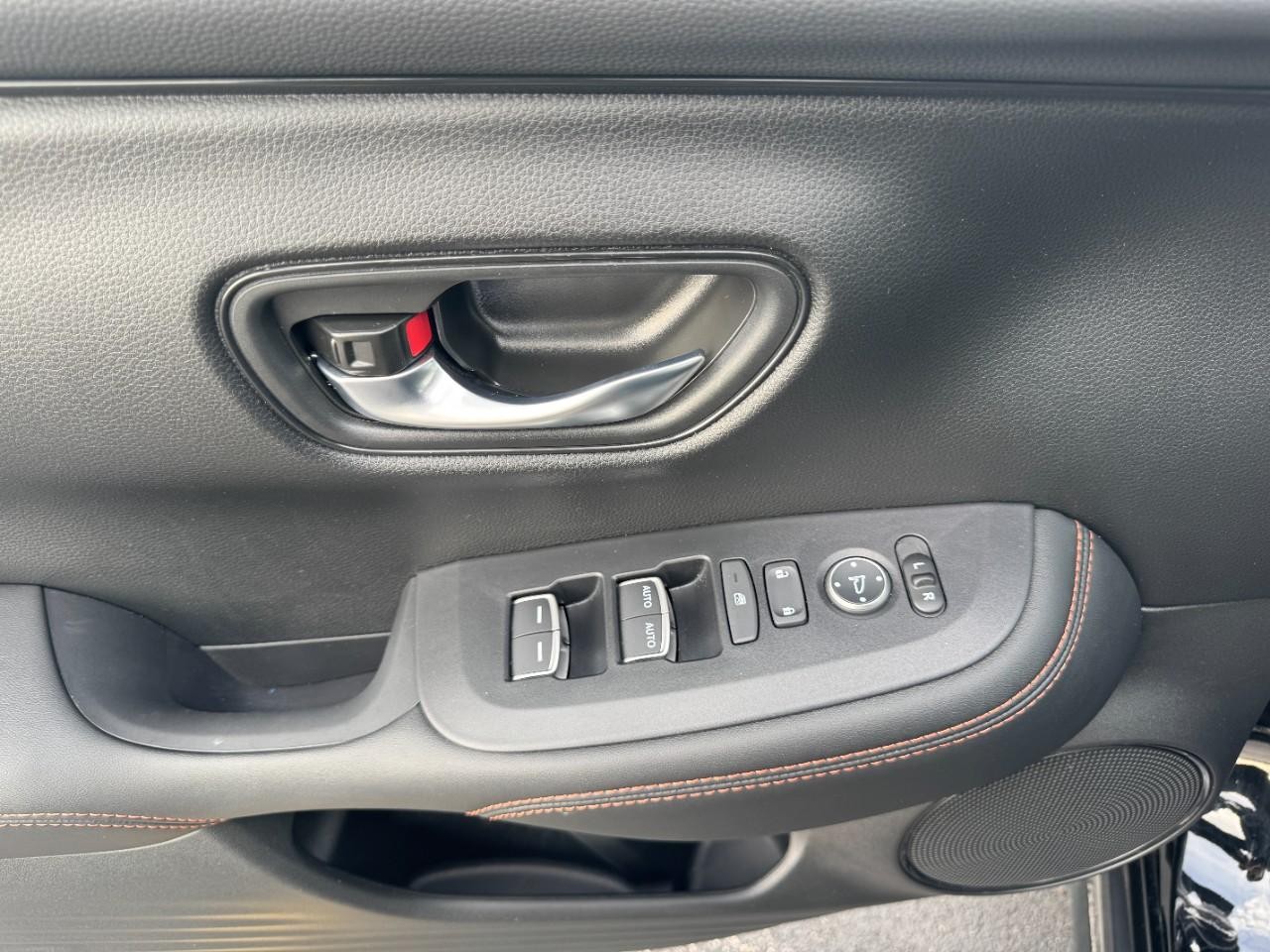 Honda HR-V Vehicle Full-screen Gallery Image 17