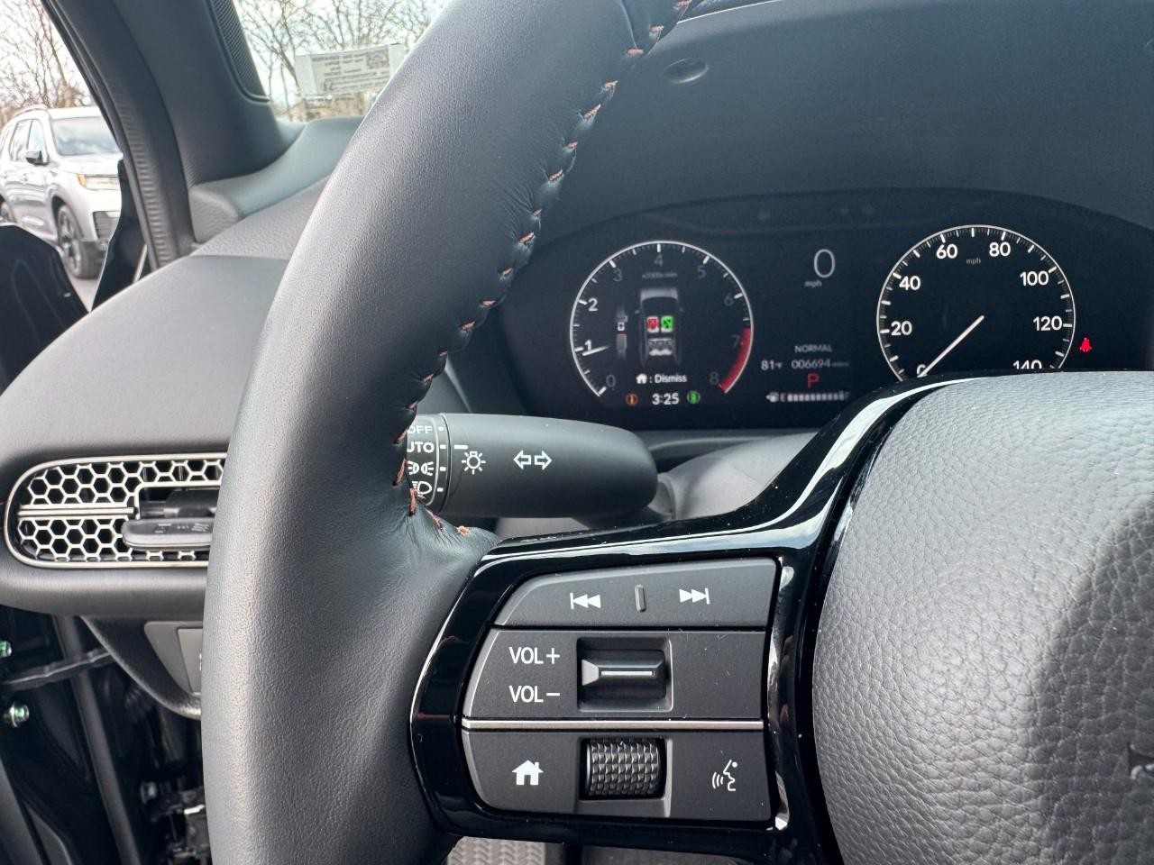 Honda HR-V Vehicle Full-screen Gallery Image 18