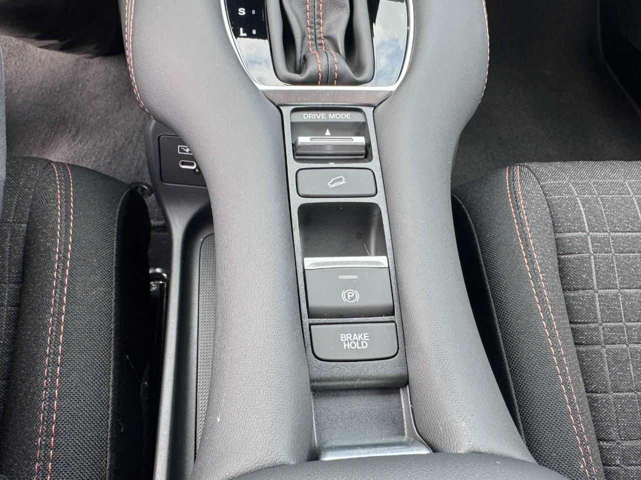 Honda HR-V Vehicle Full-screen Gallery Image 24