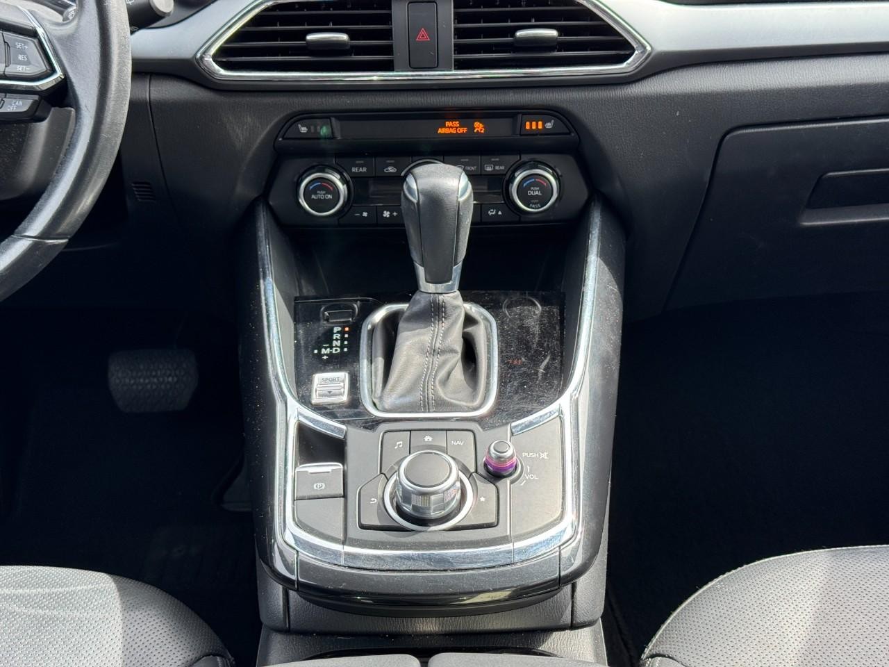 Mazda CX-9 Vehicle Full-screen Gallery Image 16